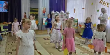 Дошколята поздравили мам